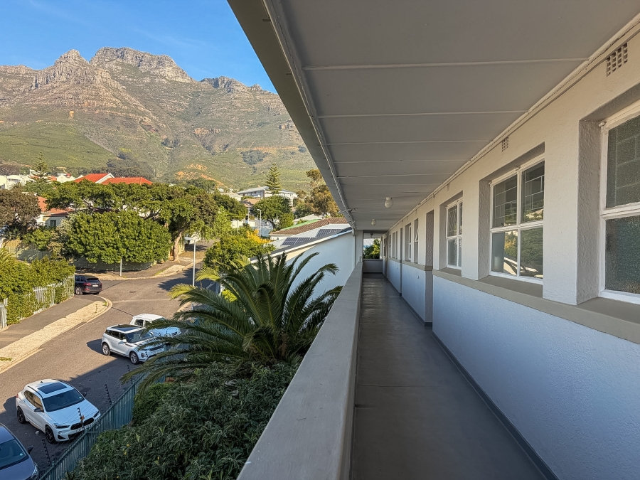 1 Bedroom Property for Sale in Vredehoek Western Cape